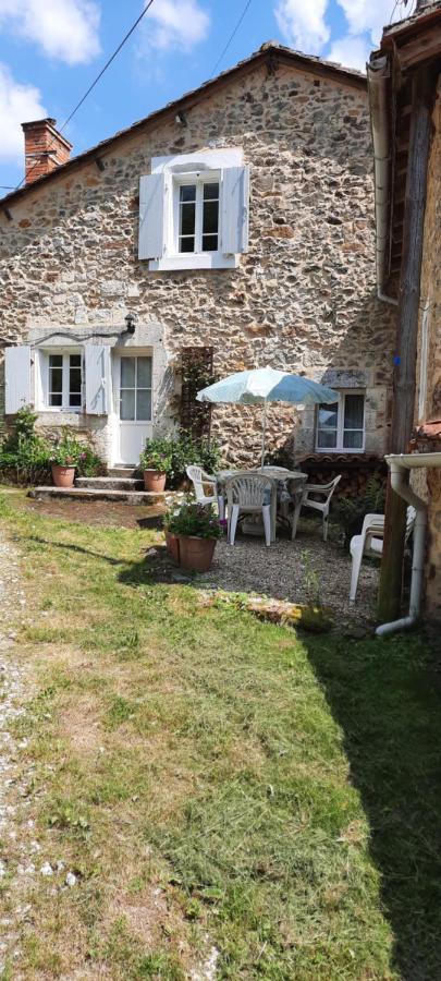 Villa Menet Montbron Exterior foto